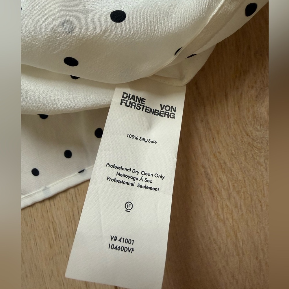 Diane Von Furstenberg Silk Crop Blouse. - Picture 3 of 6
